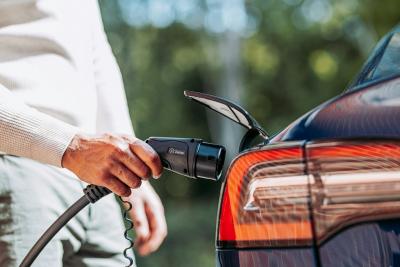 electric-car-charger-1024_unsplash_t2.jpg